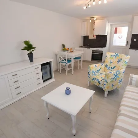 Puntamika Laterna Apartman *