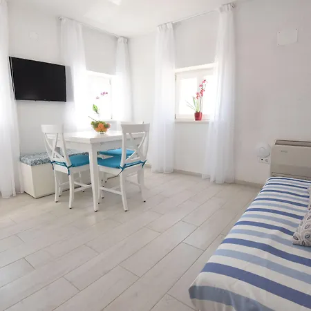 Puntamika Laterna Appartement *